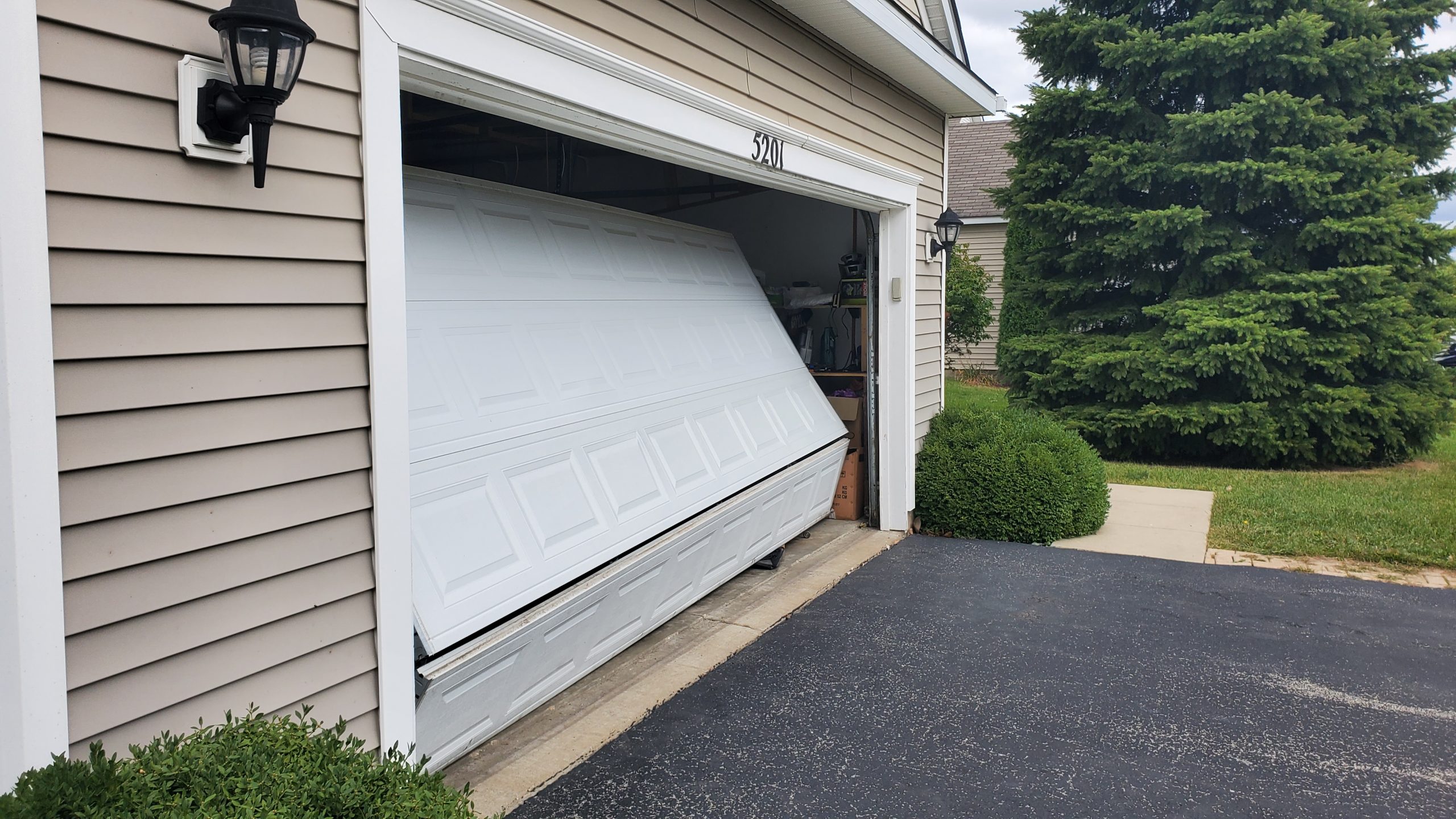 Garage Door Off Track Repair near Arlington Heights